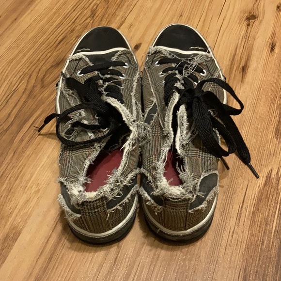 Distressed Plaid Levi’s Sneakers - Picture 11 of 14